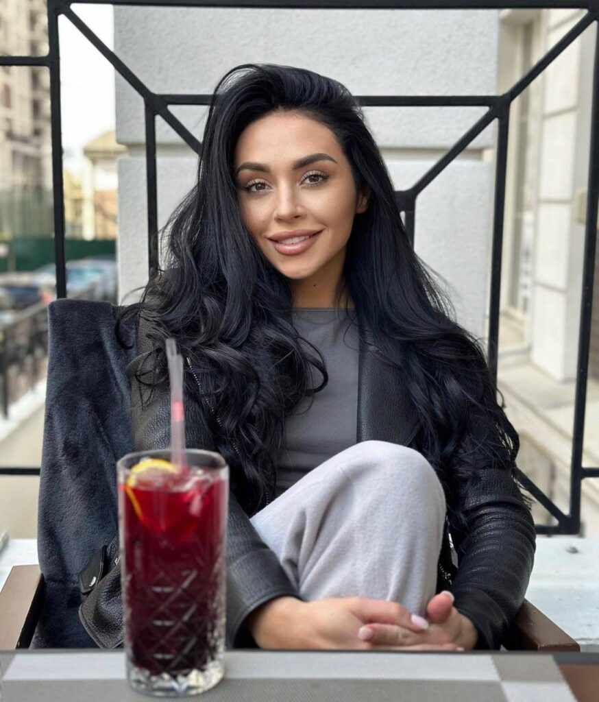 Эскорт-модель