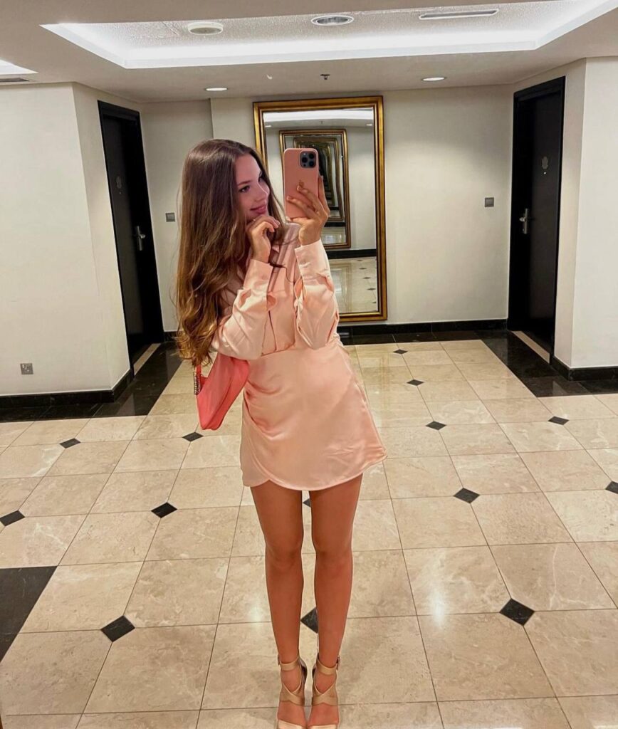 Девушка на час