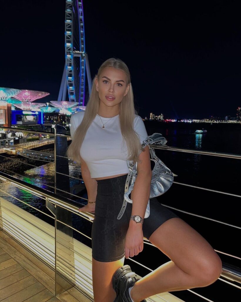 Девушка на час