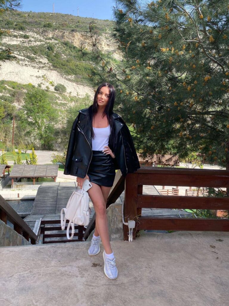 Эскорт-модель