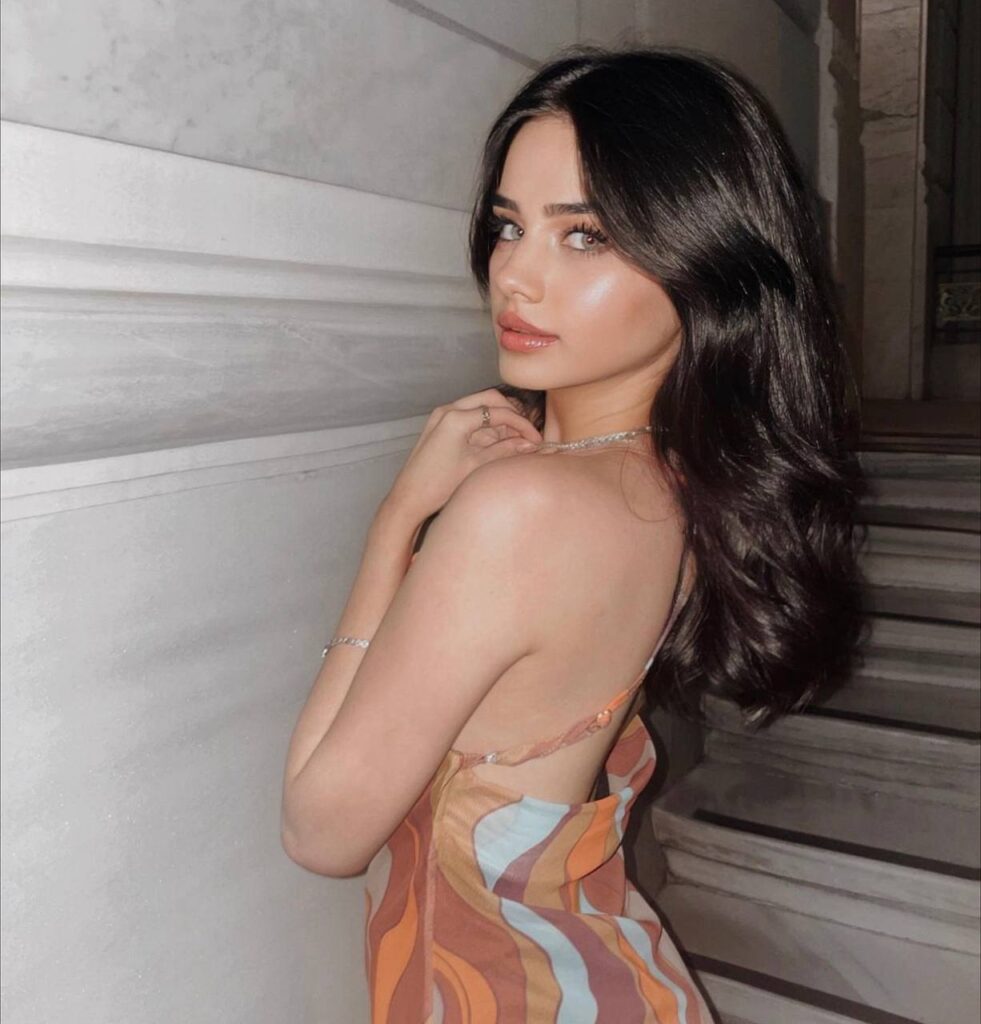 Эскорт-модель