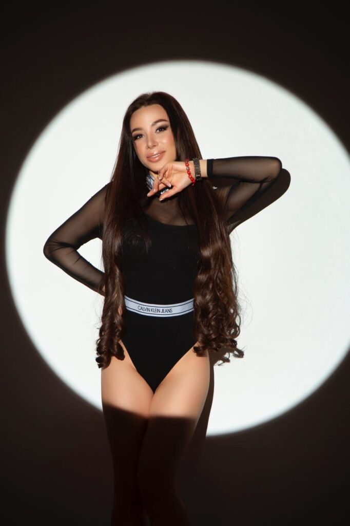 Девушка на час