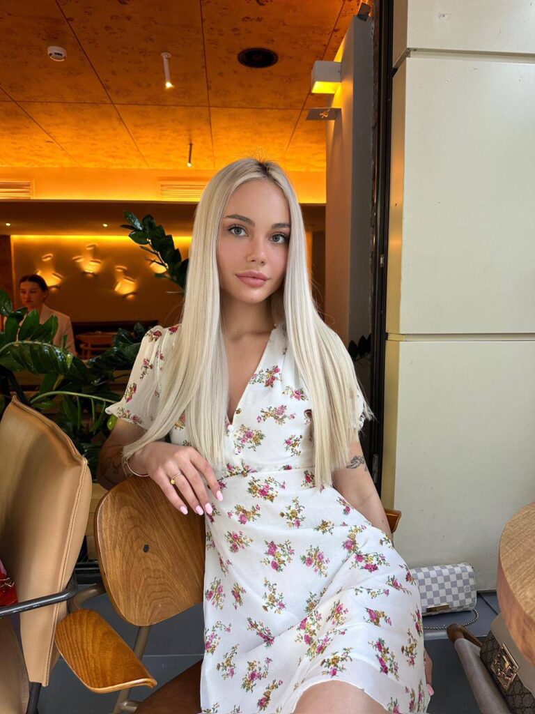 Эскортница