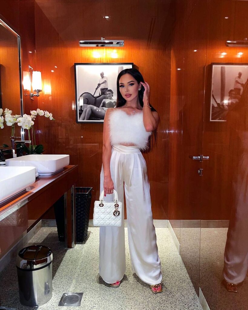 Девушка на час